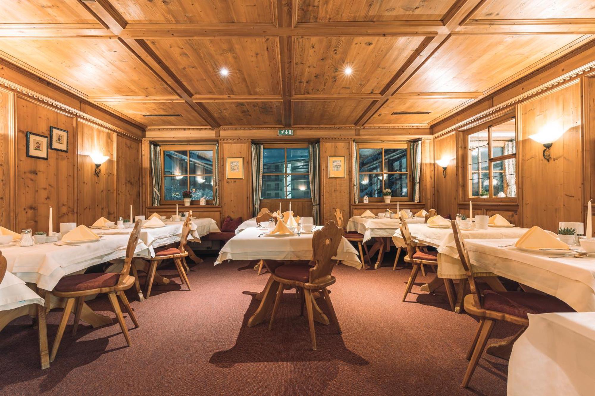 Hotel Olympia イシュグル エクステリア 写真