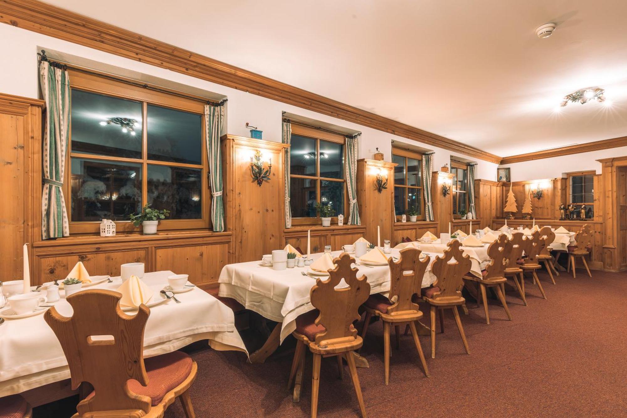 Hotel Olympia イシュグル エクステリア 写真